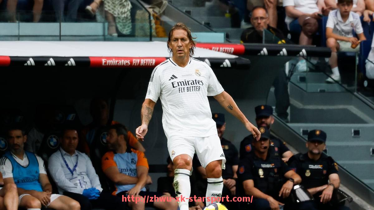 星空体育-世俱杯比赛传球频率与节奏控制能力的对比分析